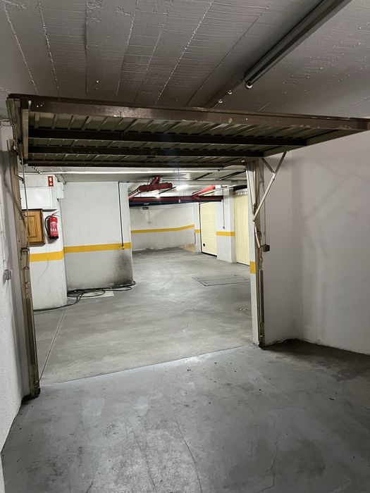Garagem  para arrendar no Rio de Mouro