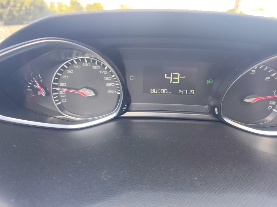 Peugeot 308 sw Allure foto 4