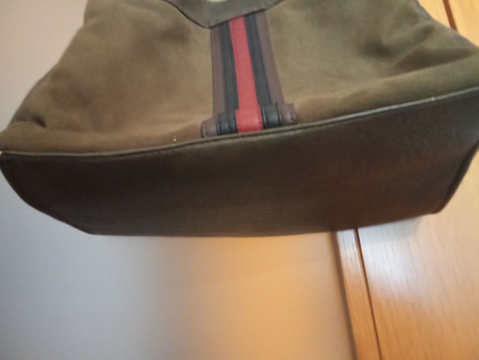 Mala como nova com fita decorativa