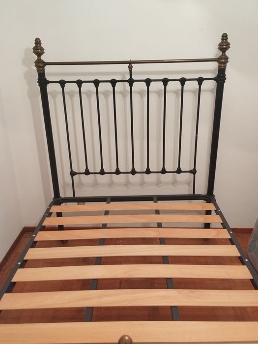 Cama em ferro com colchão