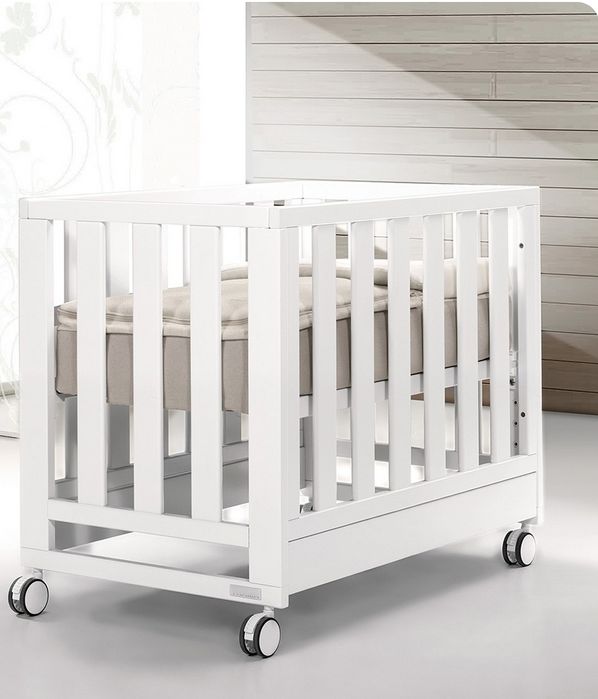 Berço next to me Trama