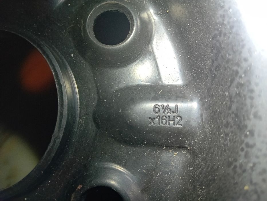 Jantes de ferro 16 polegadas, 5 furos, novas com tampões.Toyota AURIS