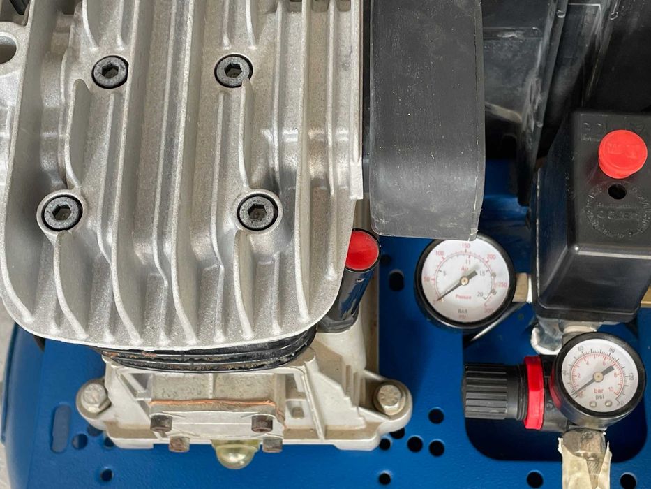 Compressor de ar FIMA com correia 50lts 3HP com mangueira 15 metros