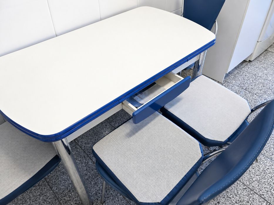 Mesa de cozinha extensível + 6 cadeiras — 120 €