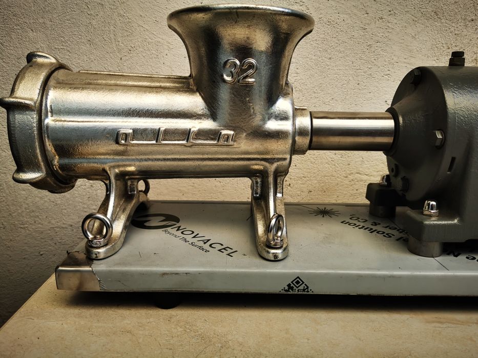 Maszynka do mięsa Alfa 32 z motoreduktorem silnikiem Wilk zestaw Nowa