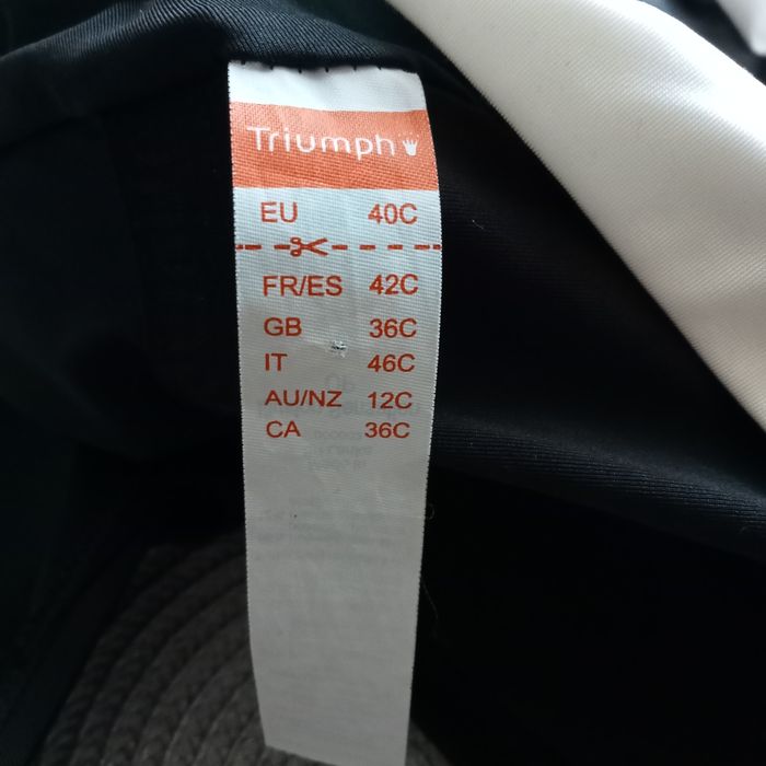 Kostium kąpielowy jednoczęściowy NOWY, Triumph Shape Sensation 40C