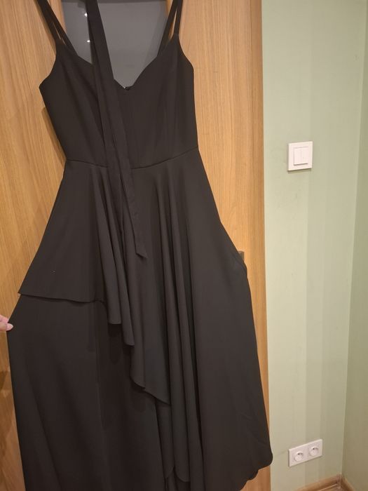 Czarna sukienka wiczorowa z rozcięciem na nogę, Rozmiar M