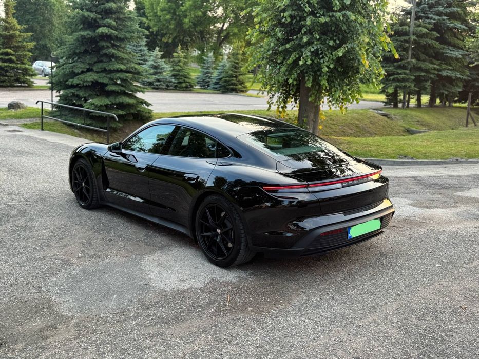 Porsche taycan auto do ślubu slub wesele wesela osiemnastka sylwester