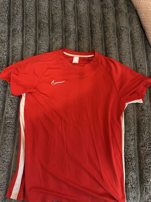 Червона футболка найк