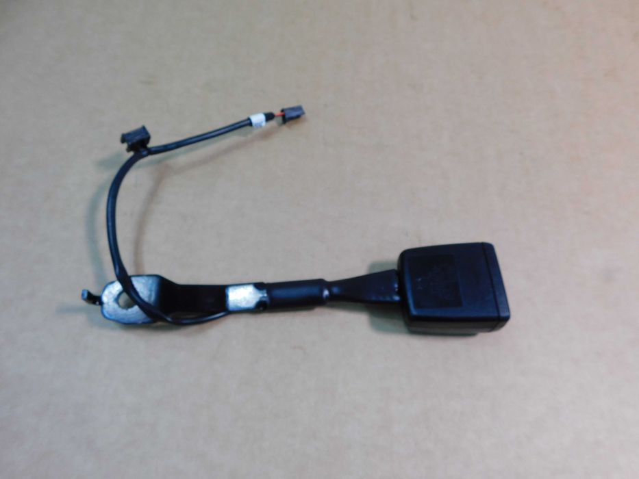 BMW g22 g23 g42 g82 g87 klamra zapięcie pasa Dolna