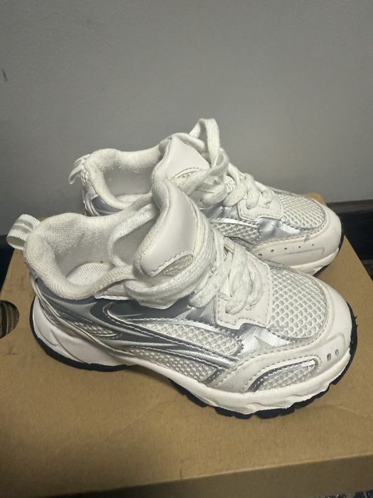 Дитячі кросівки zara 25 розімр