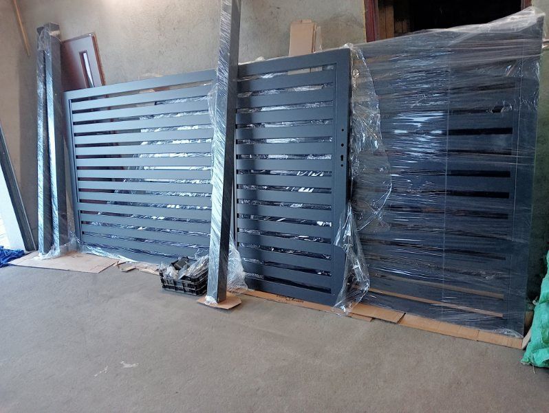 Brama z furtką palisadowa