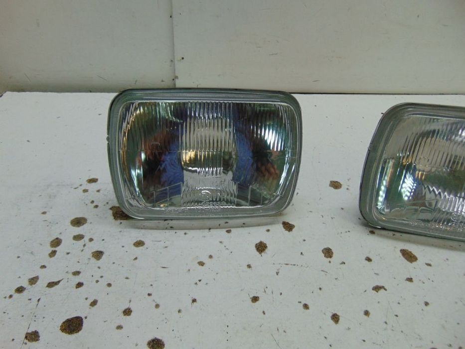 Nissan Cherry 2 faróis
