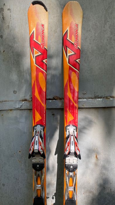 シナリー　R2 C3 O9など　もじみ☆様 Лижі Nordica з кріпленнями: 1 000 грн. - Лыжи / сноуборды Одесса