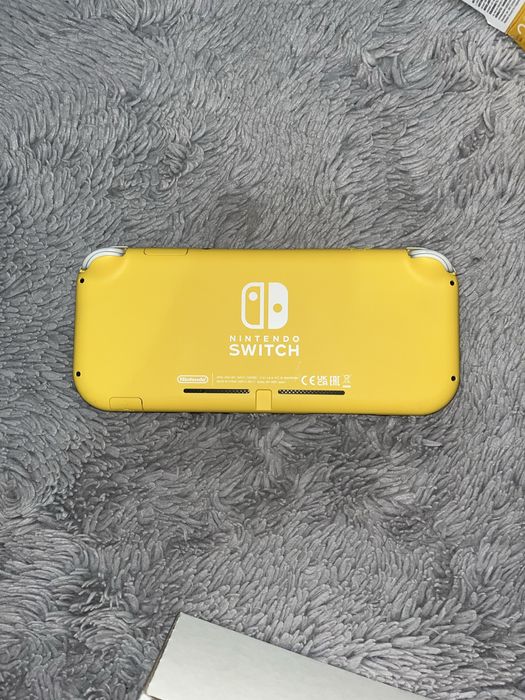Nintendo Switch Lite + 3 Jogos