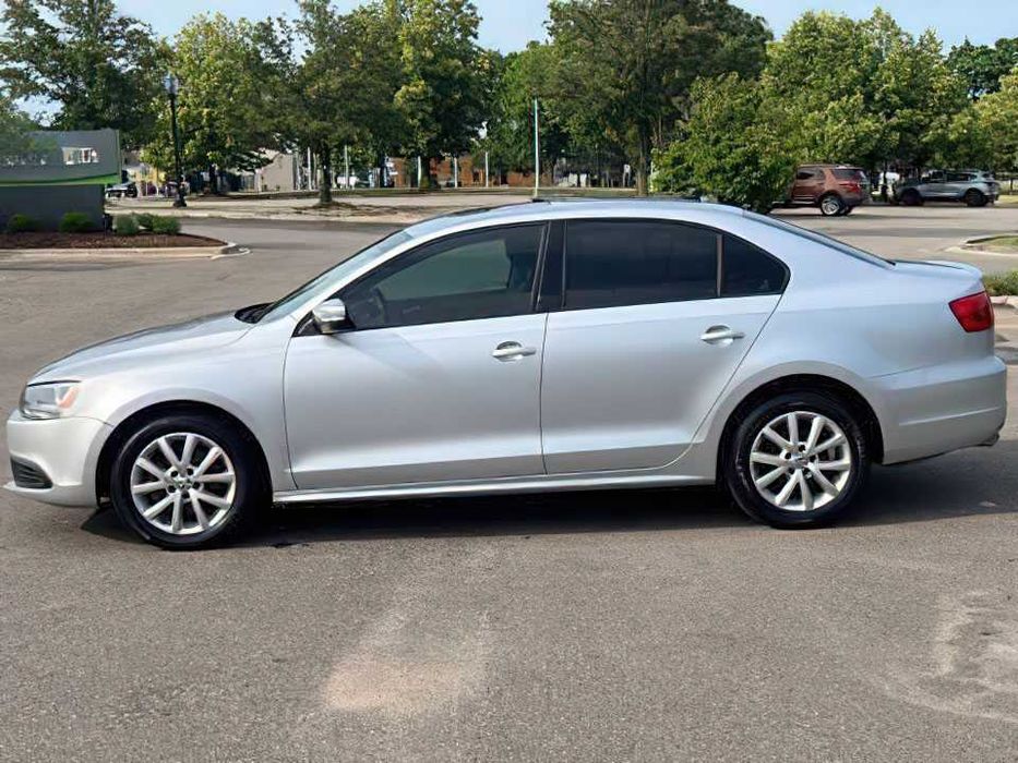 Volkswagen Jetta SE      2013