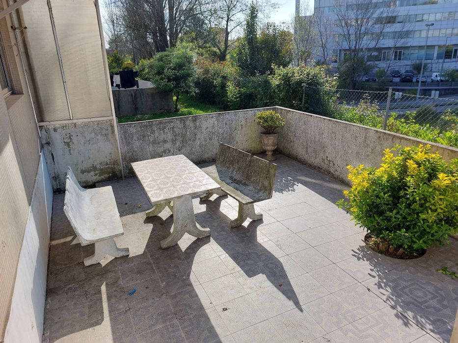 Quarto para arrendar à Av da Boavista