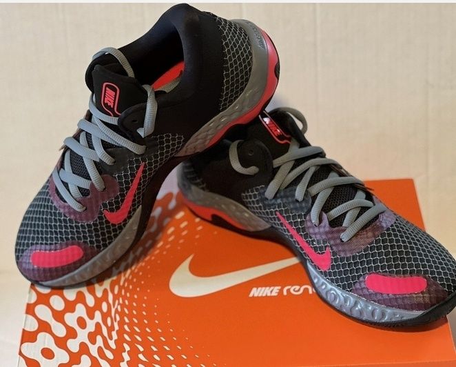 Nike Basketball Novas 44