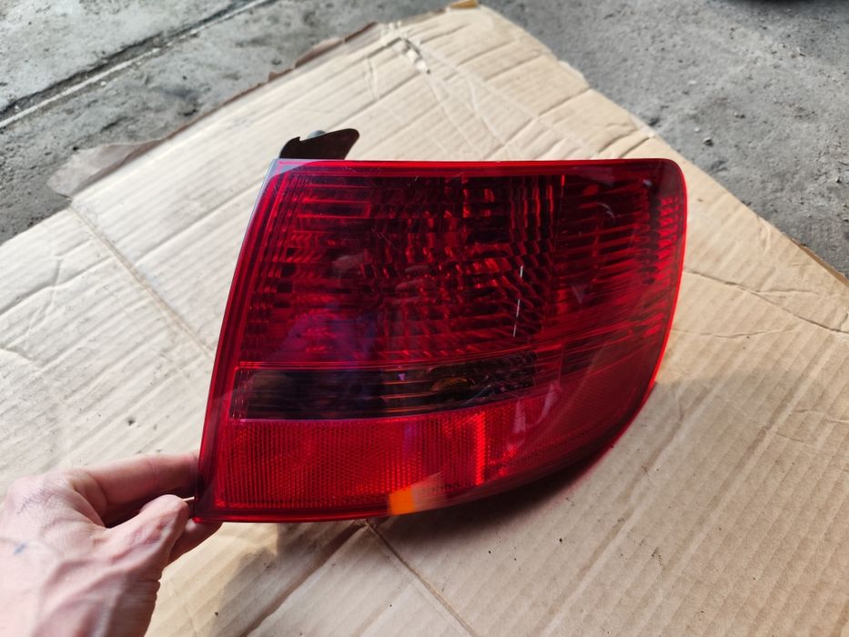 Audi A6 C6 kombi lampa prawy  tył w błotnik