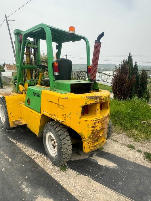 Empilhador Clark 2ª mão