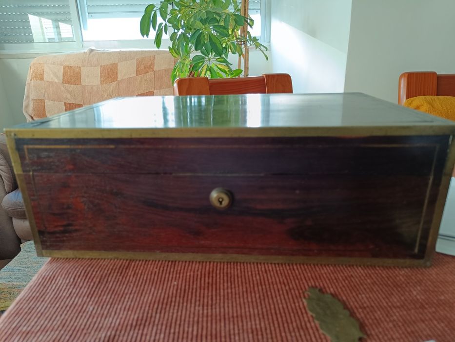 Secretária de viagem em pau santo