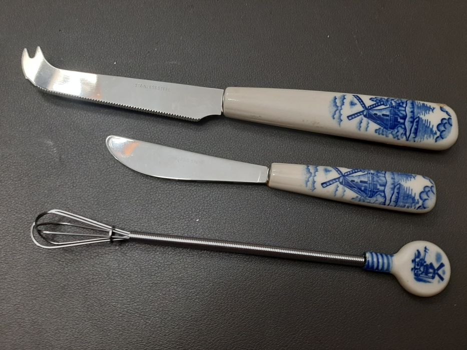 Cheese Knife and Butter Knife with Free Mixer Offer, Porcelain