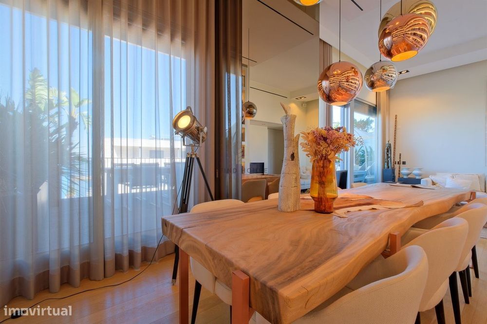 Penthouse T3 com terraço e 3 lugares de garagem na Alameda dos Oceanos