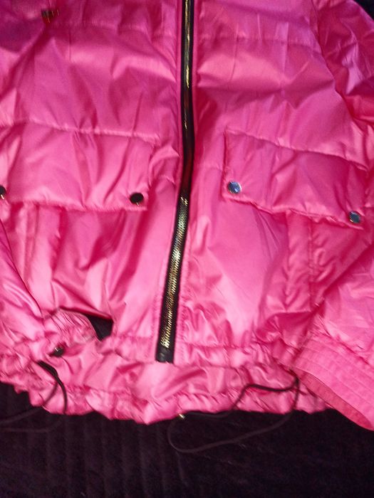 Różowa kurtka ze ściagaczem