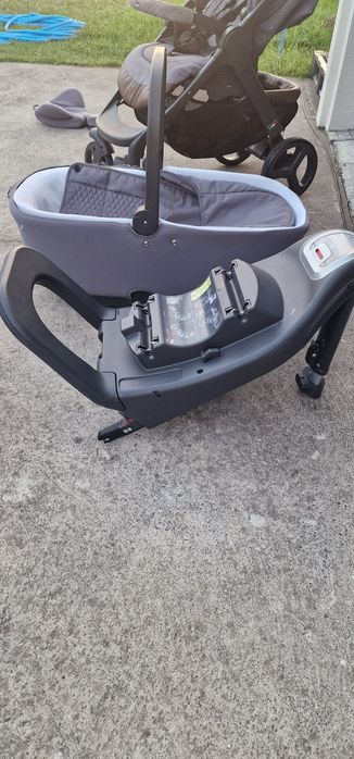 Carrinho de bebé e acessórios