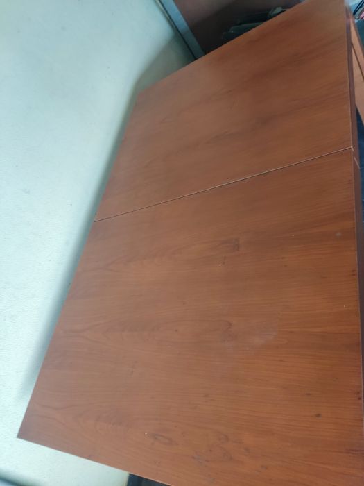 Mesa em madeira de sala de jantar extensível