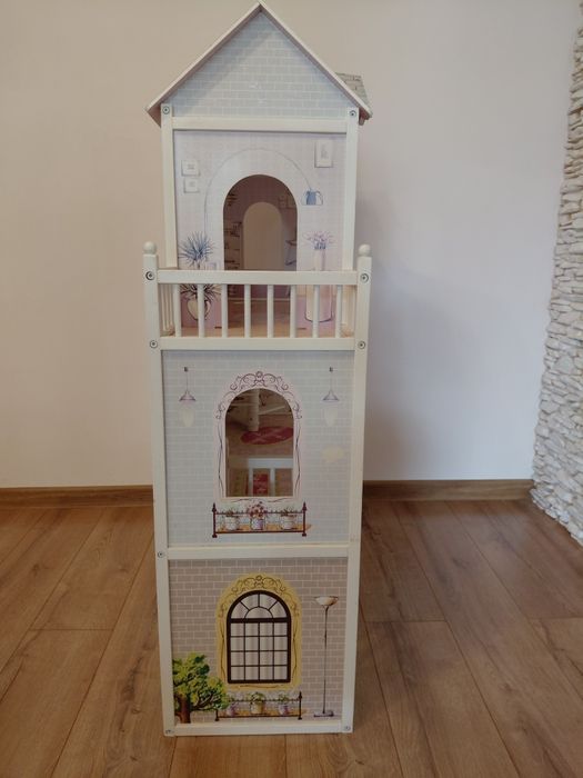 Duży domek dla lalek