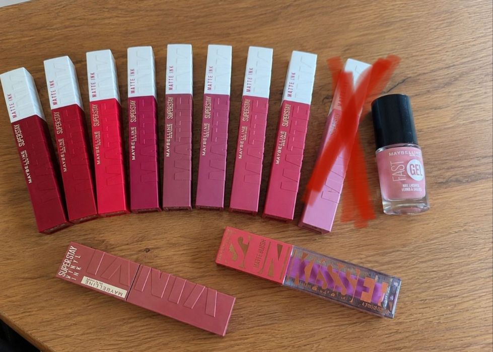 Pomadki Maybelline i Lakier do paznokci bardzo szybko schnący.