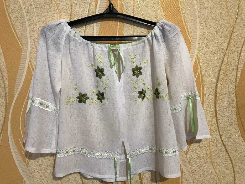 Легка блузка на літо, в чудовому стані.