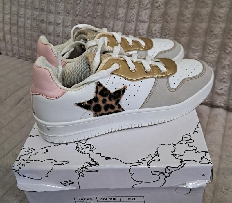 Кросівки розмір 38,300 грн