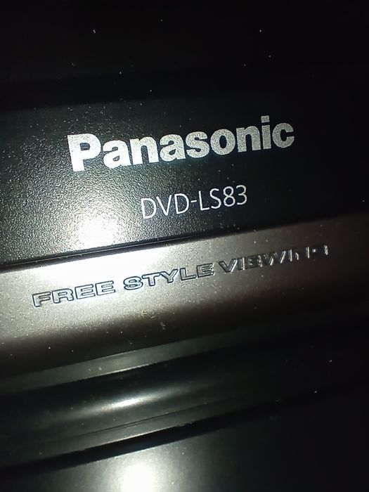 Panasonic DVD-LS83,екран 8'5",як новий