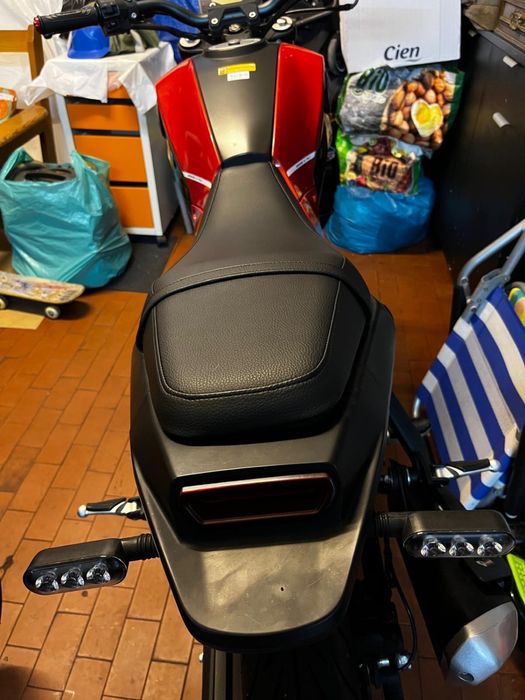 Benelli 125 ano 2022 com poucos KMs