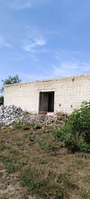 Продам будівлі під комерційну діяльність.