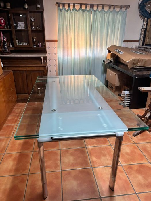 Mesa de vidro extensivel com 4 cadeiras