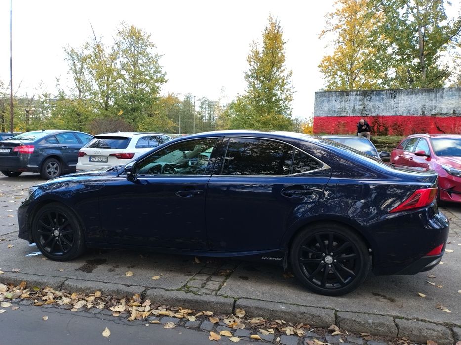 Автомобіль Lexus IS 300h Hybrid 2018