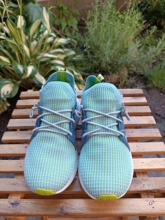 Легкі кросівки 30