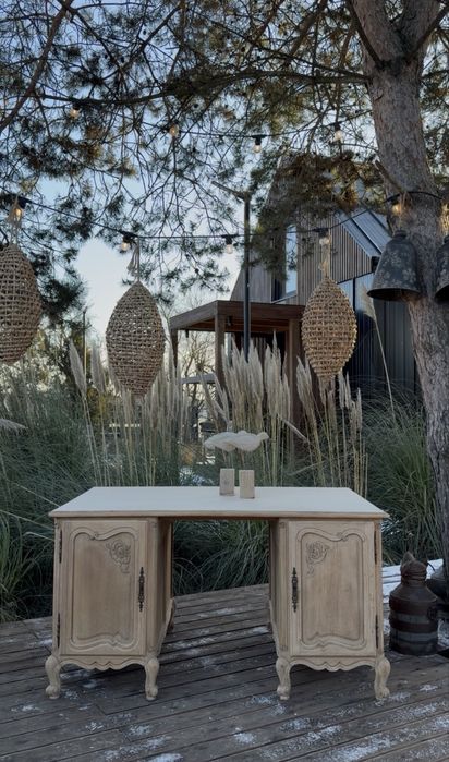 Dwustronne ludwikowskie biurko , stan surowy