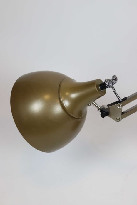 Regulowana lampa biurkowa