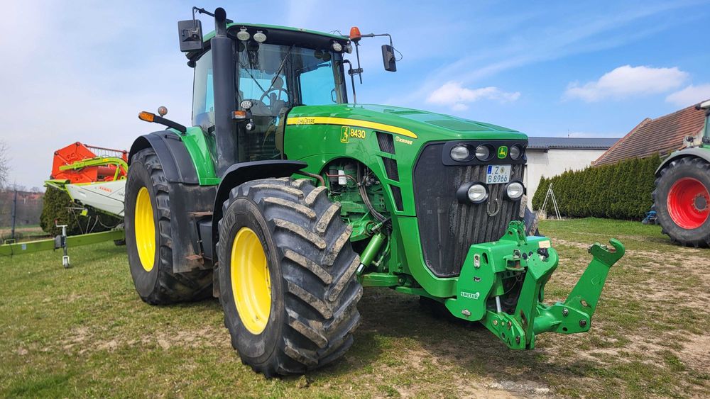 Ciągnik John Deere 8430