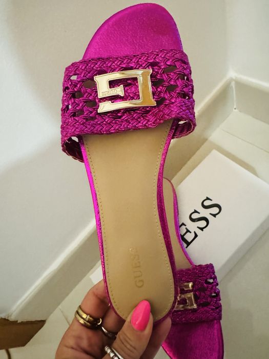 Chinelos Guess novos! Tamanho 39