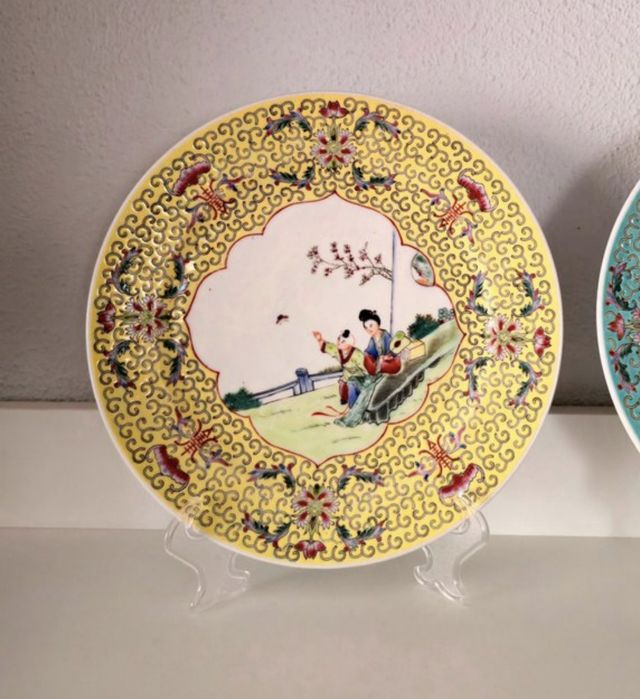 Prato em porcelana chinesa antiga.