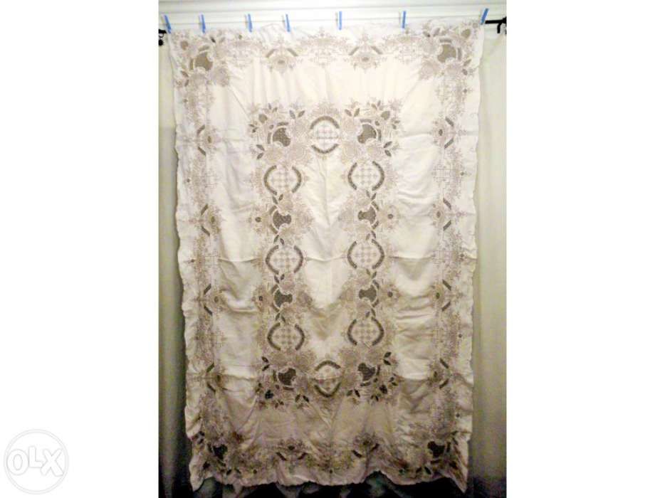 Toalha de mesa bordada da Ilha da Madeira