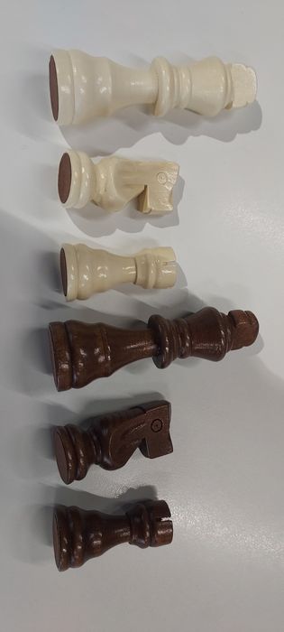 Figury szachowe. Pionki do szachów 32 sztuki nowe.