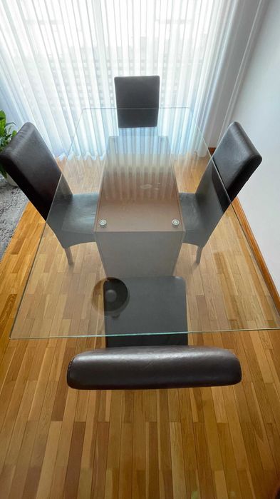 Mesa de Vidro Temperado 2cm (200x100) + 4 Cadeiras Almofadadas