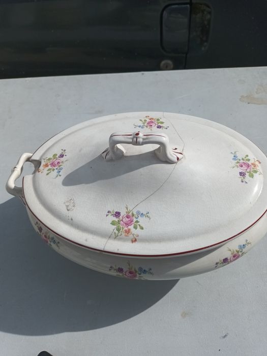 Terrinas Sacavem com alguns defeitos  ( ver fotos)