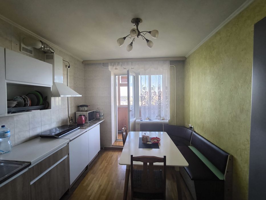 Продам 3 Бровари Грушевського